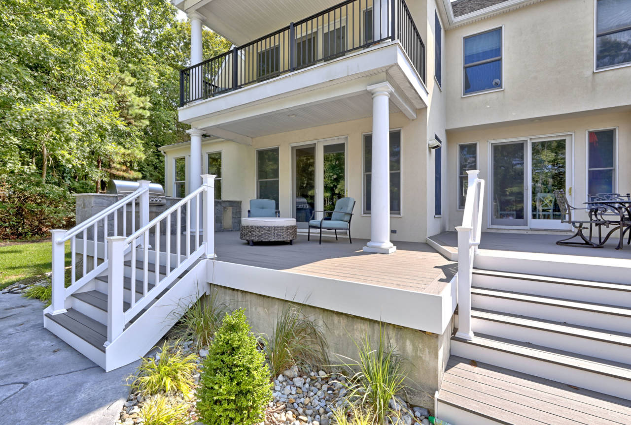Overlook – Deck with Stone Accents