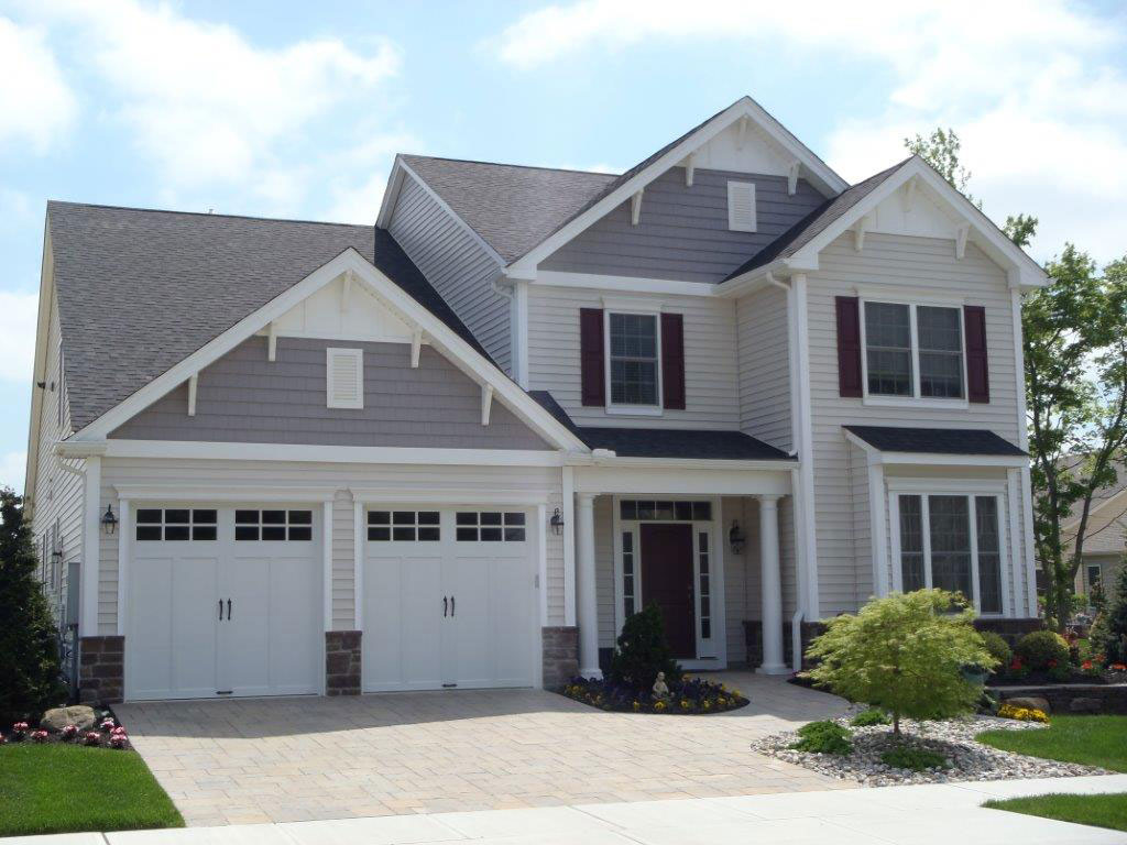 New Houses Wyngate in Medford - Roofing and Siding