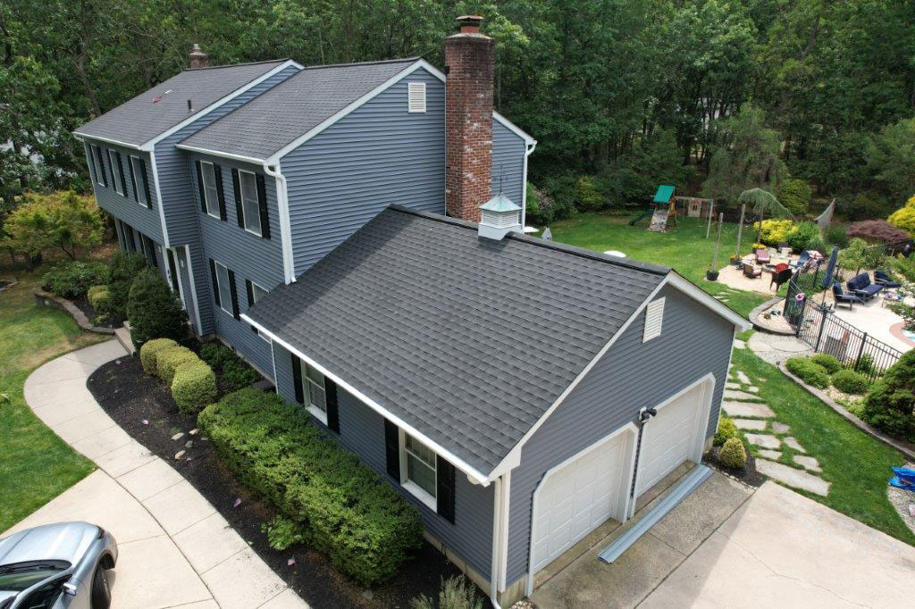 Medford Roof GAF Charcoal, Certainteed Monogram Siding Flagstone