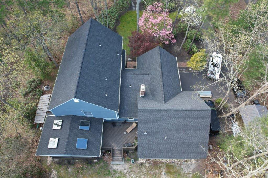 Medford TAMKO Roof Heritage Rustic Black, Hardie Plank Boothbay Blue Siding